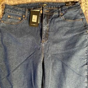 Fashion Nova “Girls Run The World” Jeans (Size 14)